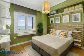Azure Breeze - Coastal Chic Getaway by the Sea - Image 1