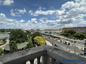 18ppl Central Unique Danube & Parliament View, AC, 7BR 6BA - Image 2