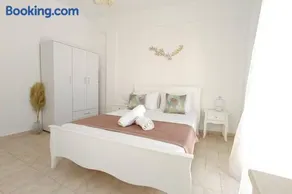 Sonia`s luxury apartment with jacuzzi - Image 3