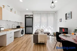 Loft Luminoso, Adaptado, Smart TV, AC, 2 Pax - Image 2