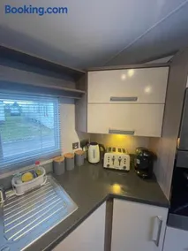 Luxury Static Home 2 Bed Sleeps 6 - Image 3