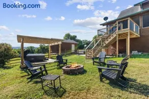 Mountain Escape on 6 acres w Hot Tub & Privacy - Image 2