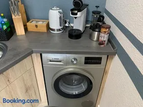 Exklusive Stadtwohnung am Elbradweg: Best-Preis-FEWO Rathausblick 1 für max. 3 Pers. inkl. WLAN, Prime Video & Self Check-In - Image 4