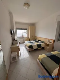 Hotel Ideal - Image 4