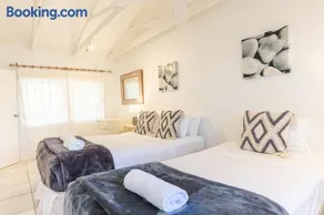 Alani - Absolute Beachfront - Sleeps up to 10 - Image 5