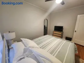 Katherine's Cozy Bungalow! - Image 2