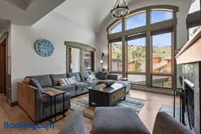 Resort Townhome with Deck Grill Fireplace WiFi Shared Pool & Hot Tub-Sauna - Image 1