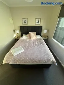 Iconic Luxury & Ocean Views - Image 3