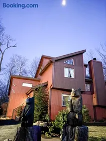 Bool Bear Lodge a pet friendly Pocono Vacation Home with Fireplace, BBQ and more - Image 3