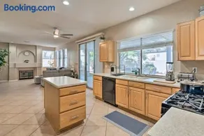 Family Fun House with Hot Tub, Grill and Games - Image 2