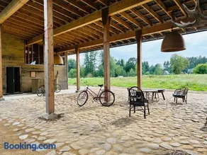 A country house with horses - Image 1
