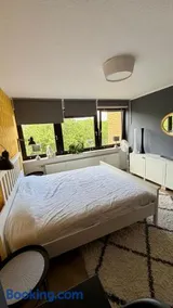 Modernes privates Gästezimmer in Hannover mit eigenem Bad & Terrassen Nutzung in Wohnung - Image 2