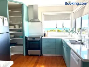 Penguin Beach House - Image 4