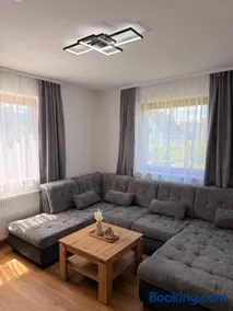 Premium Residence JR - Modern Design & Free Parking - Image 4