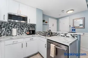 Fireworks View 2 Bedroom with Balcony Near Universal - Image 3