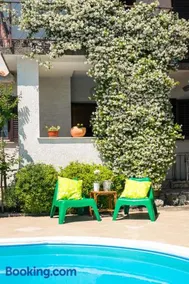 Apartment with private pool and arbor - Image 5