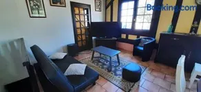 Chalet avec barbecue, terrasse et piscine | Vue jardin - Image 2