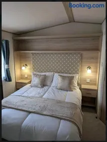 Holiday Home Retreat, Sleeps 6 - Image 3