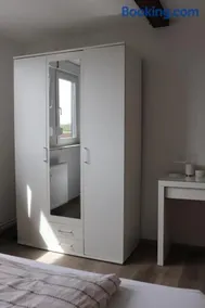 Ferienwohnung mit Schminktisch 2OG - Image 2