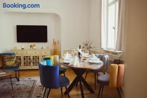 Exklusive Ferienwohnung Arthur in zentraler Bestlage von Zeitz! Vollausgestattet, Fahrstuhl, Magenta-TV, Highspeed WLAN, eigener Parkplatz - Image 1