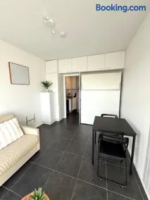 Julia's Seaside Nest - Image 2
