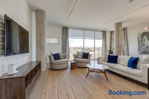 Amazing 2 Bd 4th floor condo with spectacular views - Image 3