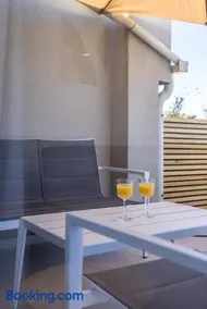 Golden Sunset Sutivan - Exclusive 4-Star Apartment - Image 3