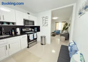 Miami Blue Oasis l 2BR with free parking - Image 1