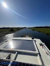 Beautiful boat in rural surroundings near Beverley - Image 3