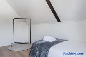 Guestly Homes - Spacious 5BR Villa with Sauna - Image 3