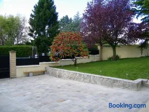 Grand appartement dans villa avec parking quartier résidentiel - Image 1