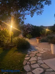 Villa Olga con accesso privato alla spiaggia di Nora - Image 3