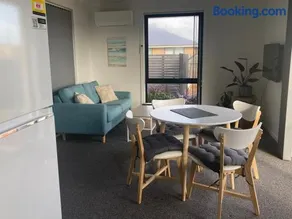 Brand new, central location - Image 4