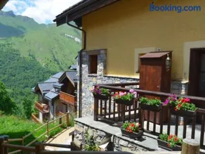 Chalet Authentique Rénové à St Martin, Terrasse, Proche Pistes et Navette Gratuite - FR-1-452-60 - Image 2