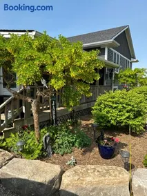 MonJardin Bed and Breakfast - Image 5