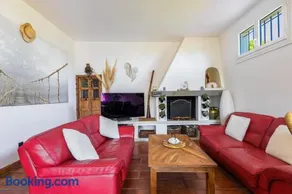 Charming Sea View Villa with Jacuzzi and Private Garden - Image 3