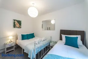 Spacious 4BR Home Near Beach - Image 5