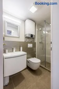Split Old Town Apartment - Image 5