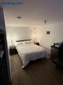 Homestay Hamilton Downtown - Image 1