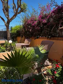 Chalet with a pool, a 10-minute walk from the beach - Image 3