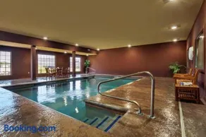 Comfort Inn & Suites Macon - Image 2