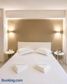 polyxeni house - Image 1