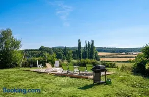 Le Puley est un petit village paisible situé au cœur de la Bourgogne. - Image 1