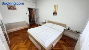 Pingvin Cukrászda Apartman - Image 4
