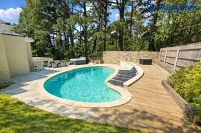 5 Bed House - Pool - Hot Tub - Sauna - Pool Table - Near New Forest and Beach - Sleeps 12 - Image 2