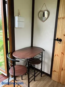 Woodpeckers Shepherds Hut - Image 4