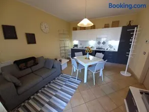 Flat Le Rose - Image 1