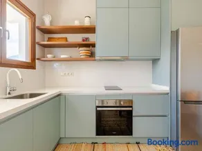 4BR Newly Renovated Retreat Tranquil Coastal Haven - Image 2