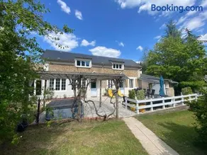 Le cottage des Vaux avec cheminée, sauna et jacuzzi dans un parc arboré - Image 2