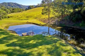 Luxury Farm Homestead & Animal Sanctuary, Hot Tub - Image 5